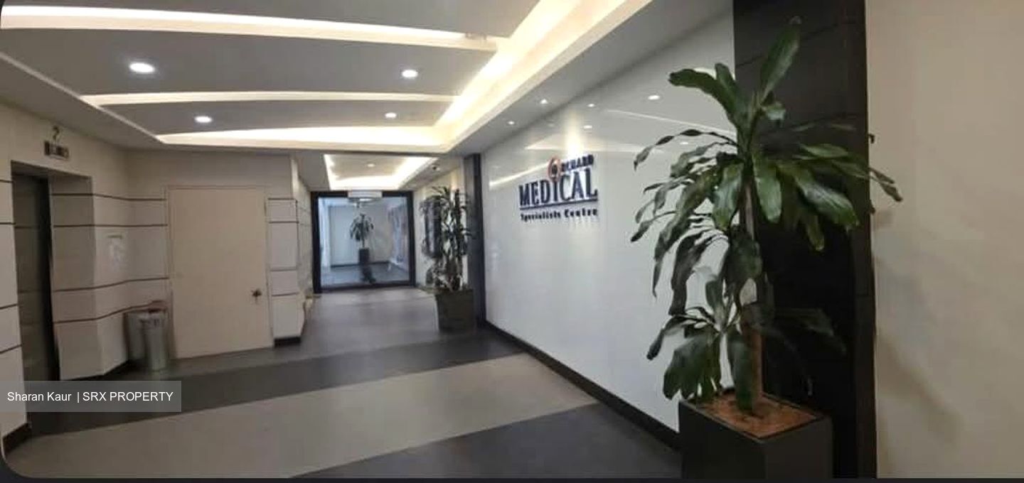 Lucky Plaza (D9), Retail #557281531